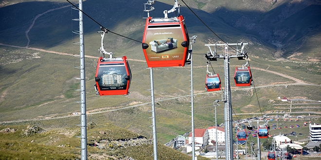Erciyes yaz turizminin de gözdesi oldu