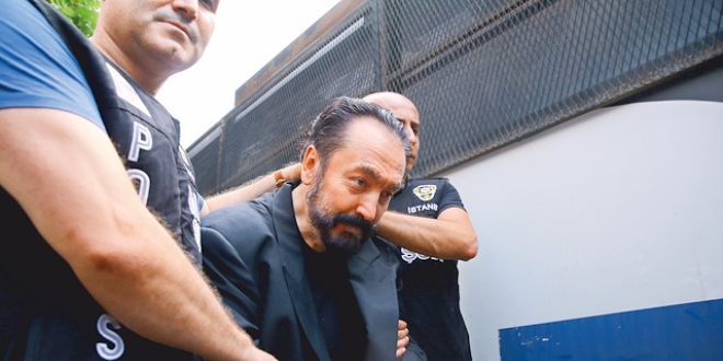 Eski Belediye Başkanı'nın oğlu ve kızı Oktar'ın müridi çıktı