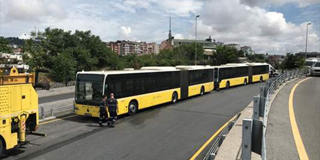 Üsküdar'da metrobüs kazası: 10 yaralı