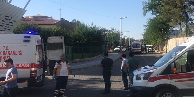 Diyarbakır'da polis merkezine terör saldırısı