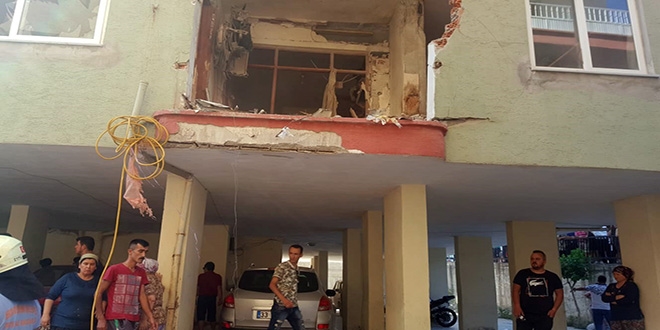 Klima motoru patladı ev savaş alanına döndü: 1 yaralı