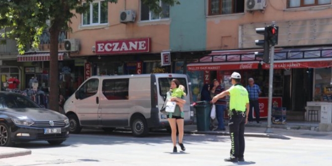 Denizli'de 32 yayaya kırmızı ışık cezası