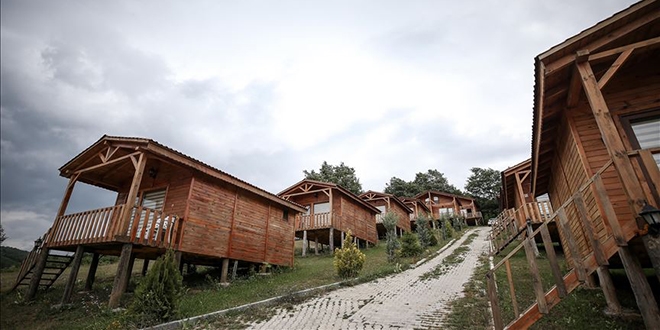 Fabrikadaki işini bırakıp köyüne turistik tesis kurdu
