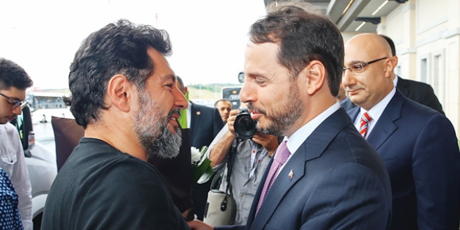 Devletine ba�l� kald�, Devlet yetkilileri kar��lad�