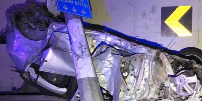 Babasının arabasını kaçırdı, köprüden uçtu: 1'ağır 3 yaralı