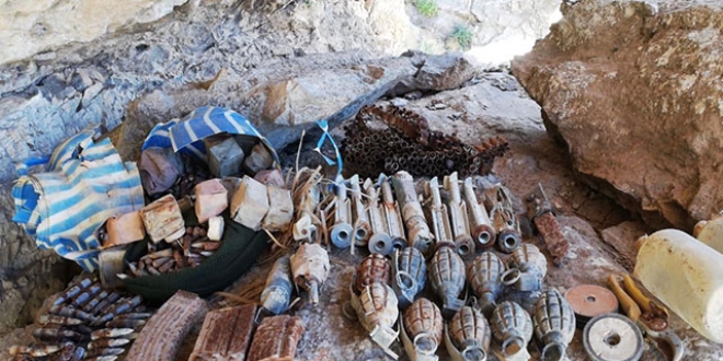 Şırnak'ta terör örgütüne yapılan operasyonda bomba ve mühimmatlar ele geçirildi