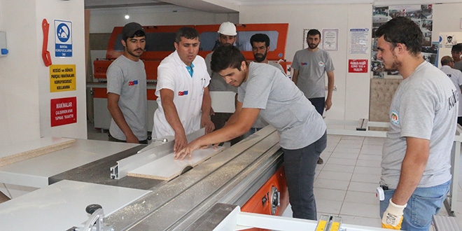 Odaların düzenlediği mesleki eğitim kursları istihdama katkı sağlıyor