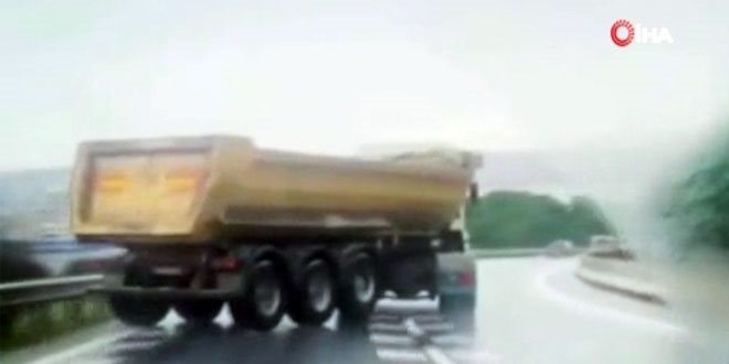 Trafikte hafriyat kamyonu ile drift yaptı