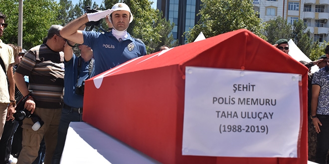 �ehit polis memuru i�in t�ren d�zenlendi