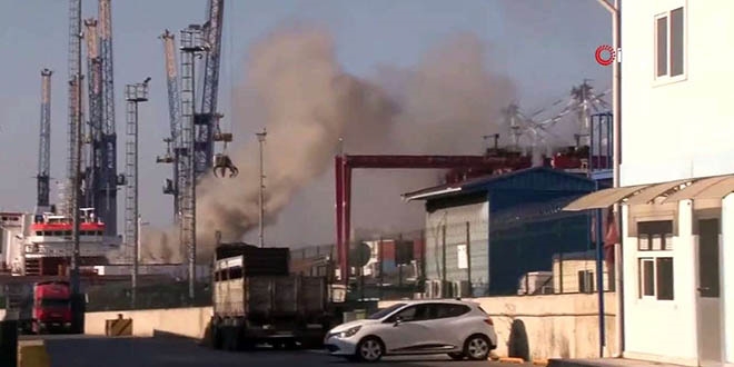 Ambarl� Liman�'nda gemi yang�n�