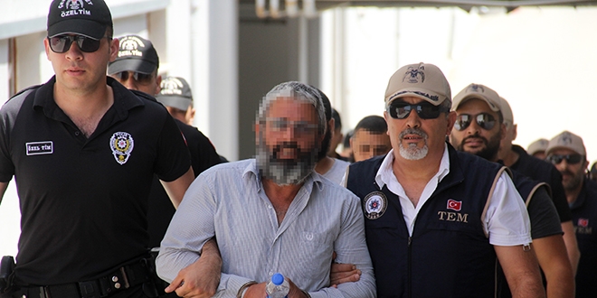 DEAŞ'ın sözde emiri internetteki haberlerini gösterip haraç toplamış