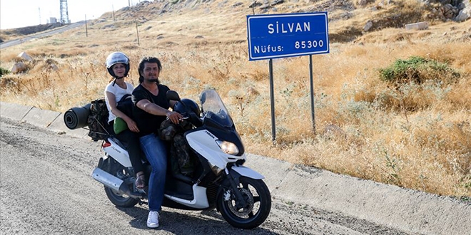 Öğretmen çift motosikletle Türkiye turuna çıktı