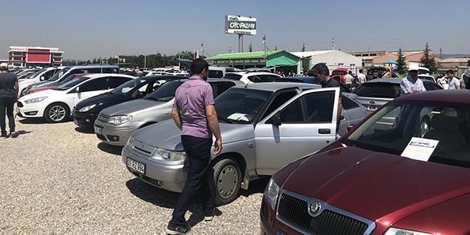 İkinci el oto pazarlarında bayram yoğunluğu