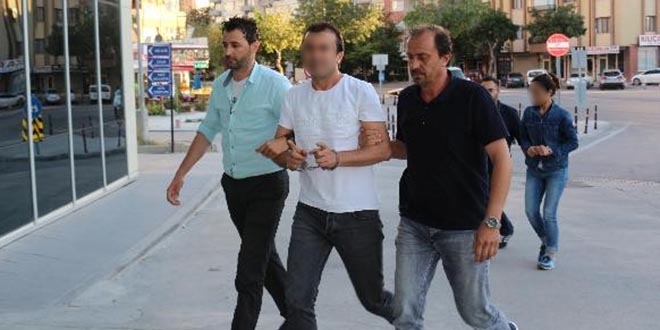 İki bavul altınla kaçtığı sarraf ve kız arkadaşı tutuklandı