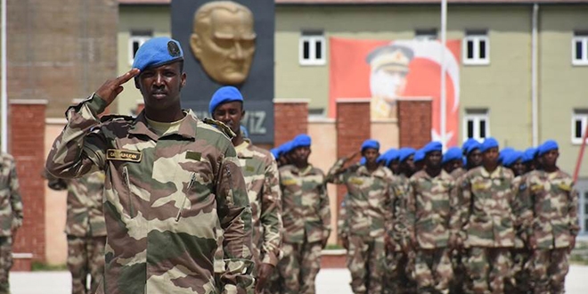 Isparta'da Somalili askerlere komando eitimi