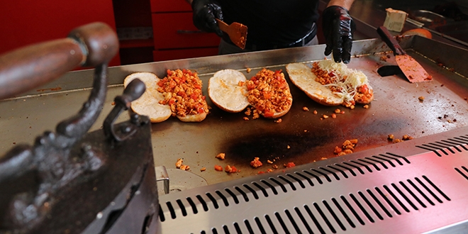 Adana kebabına alternatif 'ütü tost'