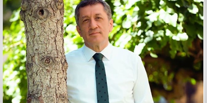 Ziya Selçuk bir fotoğraf yayımladı, fırtına koparıldı