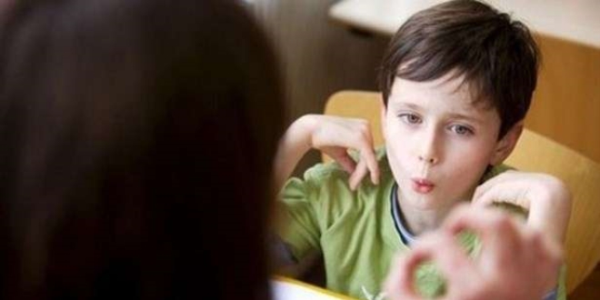 'Kekemelikte 'Çocuktur geçer' demeyin'