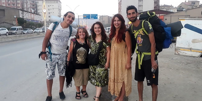 3 gezgin 53 gndr otostop yaparak Trkiye'yi geziyor