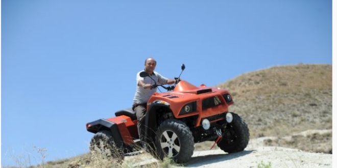 Ankaralı memur, 8 tonluk kamyonu çekebilen ATV tasarladı