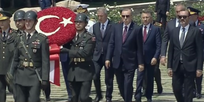 YAŞ üyeleri Anıtkabir'de
