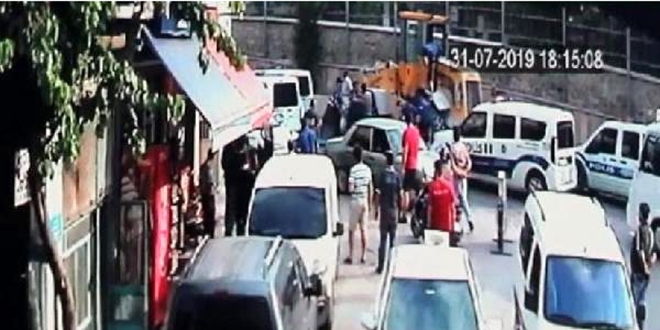 Maaşını alamayınca hem kepçeyi hem de polis memurunu kaçırdı