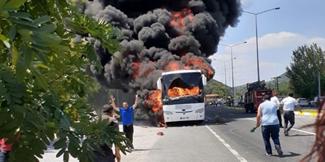 Balıkesir'de yolcu otobüsü yandı: 5 ölü, 15 yaralı