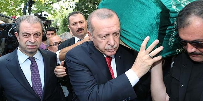 Emin Işık hoca, İstanbul'da son yolculuğuna uğurlandı