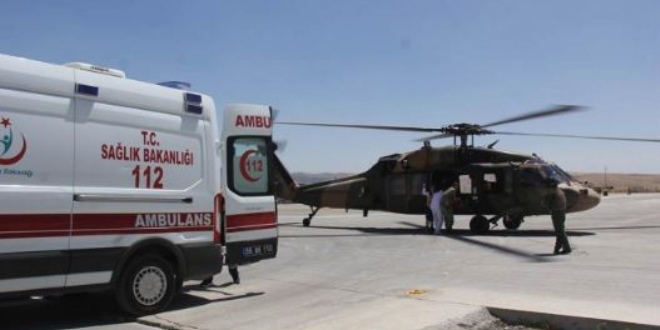 Yaral asker helikopterle hastaneye kaldrld