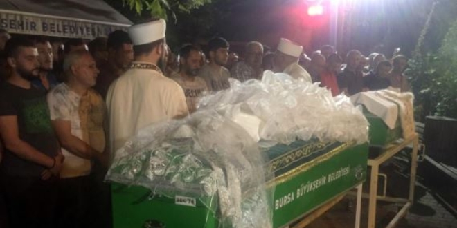 Yanarak can veren o�luna ve karde�ine son bak��