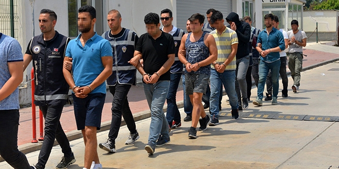 FETÖ operasyonunda gözaltına alınan 41 kişi Adana'ya getirildi
