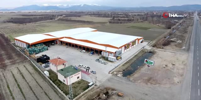 Alt�n� b�rakt� elma ile g�ld�