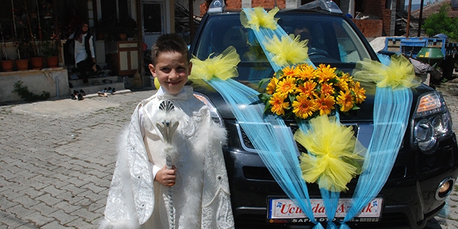 Makam arac� �ehit o�lunun s�nneti i�in s�slendi