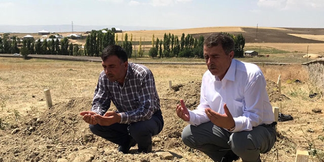 Nehirde bo�ulan 4 �ocuk, yan yana topra�a verildi