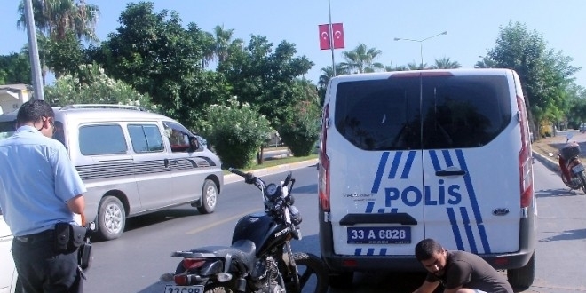 Mersin'de özel halk otobüsü kaza yaptı: 12 yaralı