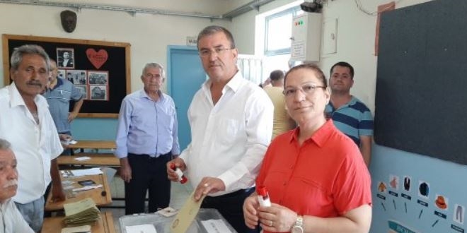İyi Parti'li başkanın mazbatası iptal edilince AK Parti'li eşi kazandı