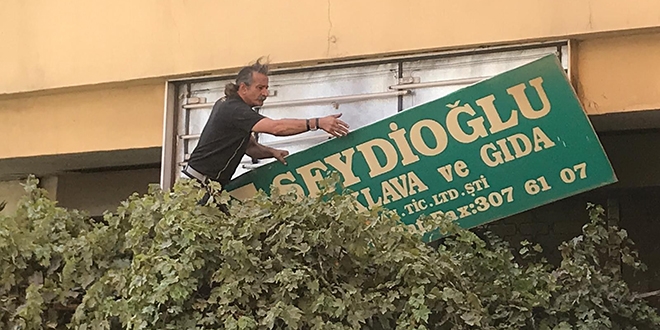 Seydioğlu Baklavaları'nın tabelaları indirildi