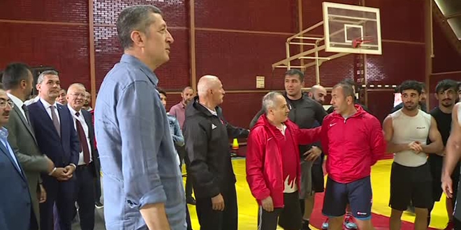 Bakan Selçuk: Yeteneğinizin olduğu alanda derinleşin