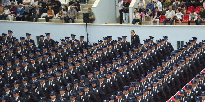 Eğitimlerini tamamlayan 714 polis adayı mezun oldu