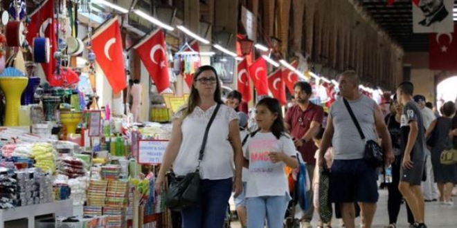 Tarihi çarşılarda bayram hareketliliği
