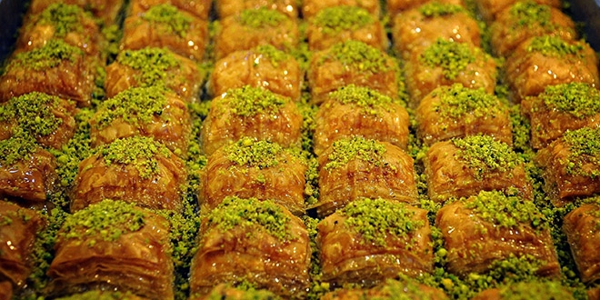 Bayram yaklaştı, baklava ve çikolataya ilgi arttı