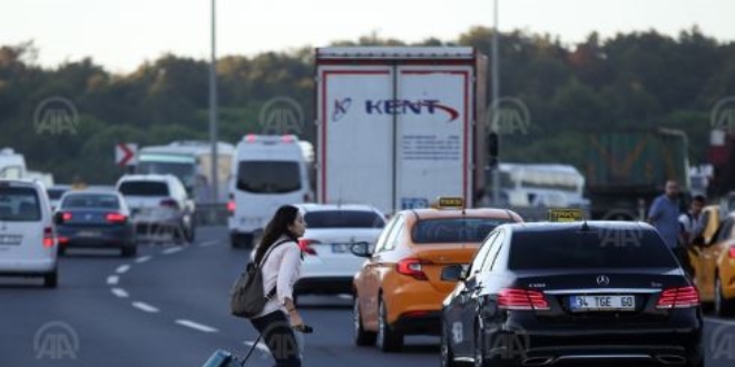 Havaliman� yolu yeniden trafi�e a��ld�