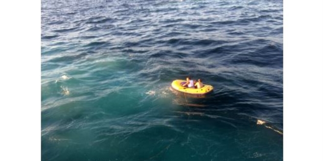 �i�me oyuncak botla Marmara'n�n ortas�nda 5 saat kurtar�lmay� beklediler