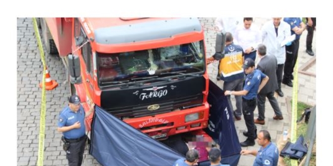 Trabzon ehir merkezinde hafriyat kamyonu deheti