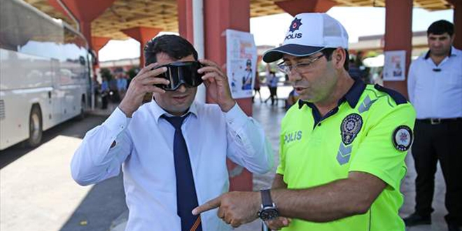 Adana'da alkolün etkisi 'gözlük' ile anlatıldı