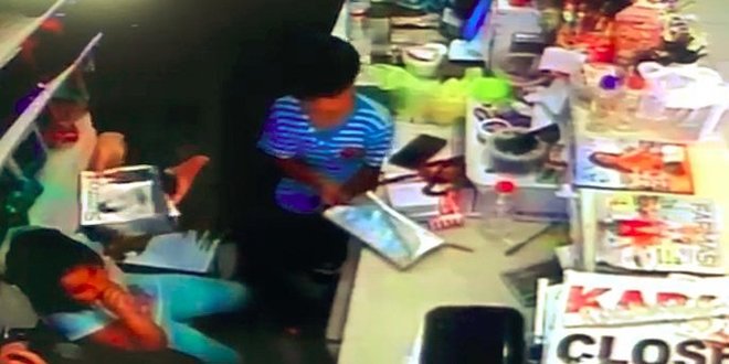 6 ya��ndaki �ocu�a i�inde 13 bin TL bulunan �antay� �ald�rd�