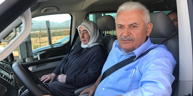 Binali Y�ld�r�m, �stanbul-�zmir Otoyolu'nda direksiyona ge�ti