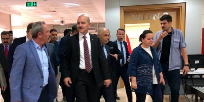 İçişleri Bakanı Soylu deprem bölgesinde