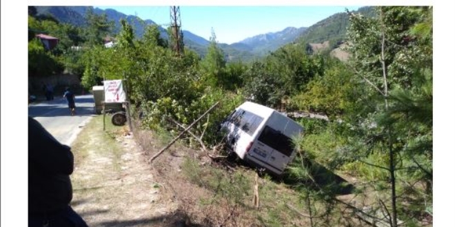 Adana'da iki kiinin lmne neden olan minibs kaza yerinden kaldrld