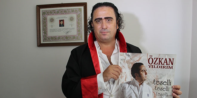 Türkücü olmak için hakimliği bıraktı